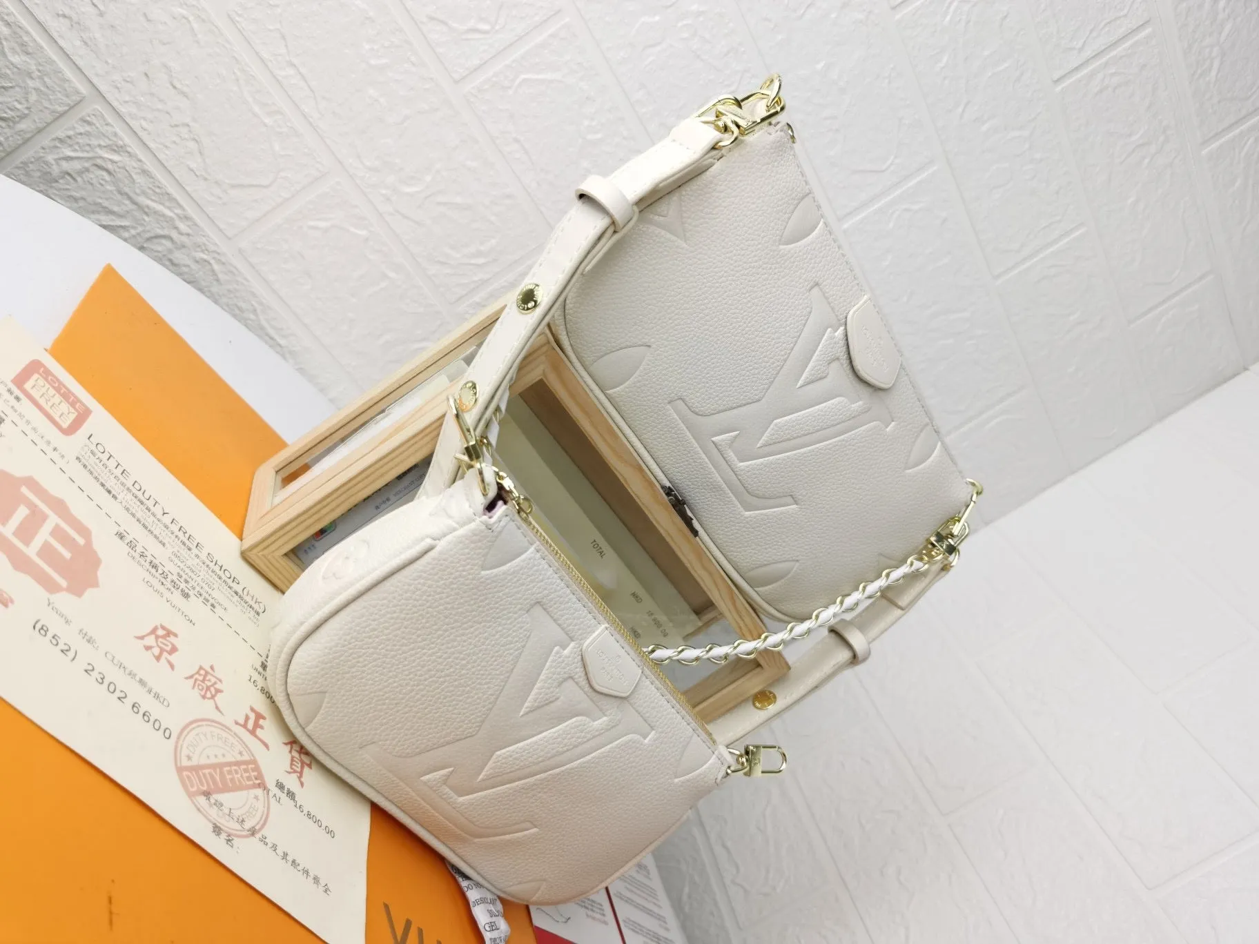 LB688 Multi Pochette Accessoires / 9.8 x 5.7 x 1.8 inches