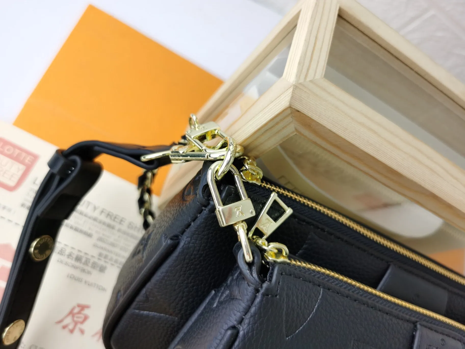 LB688 Multi Pochette Accessoires / 9.8 x 5.7 x 1.8 inches