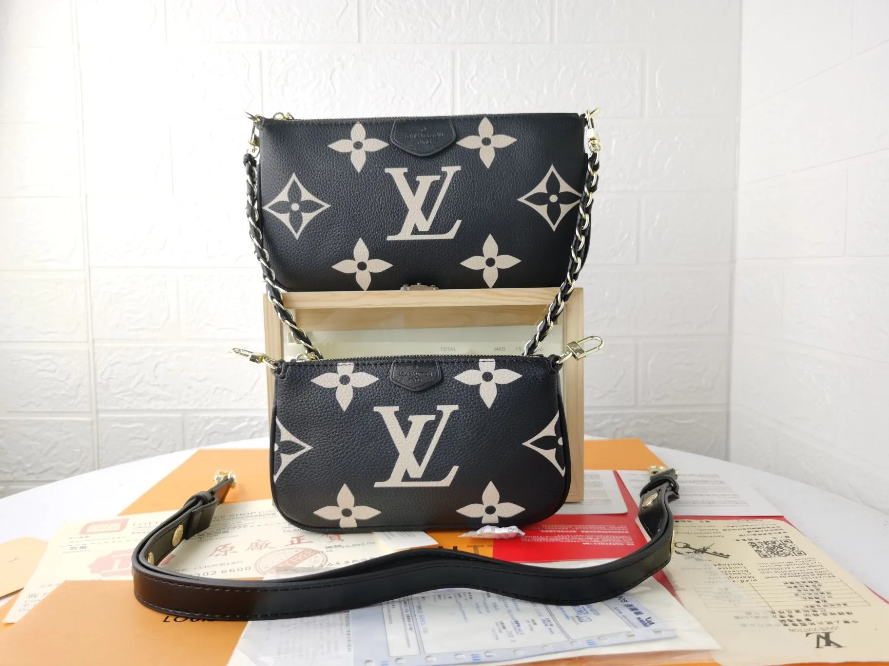 LB688 Multi Pochette Accessoires / 9.8 x 5.7 x 1.8 inches