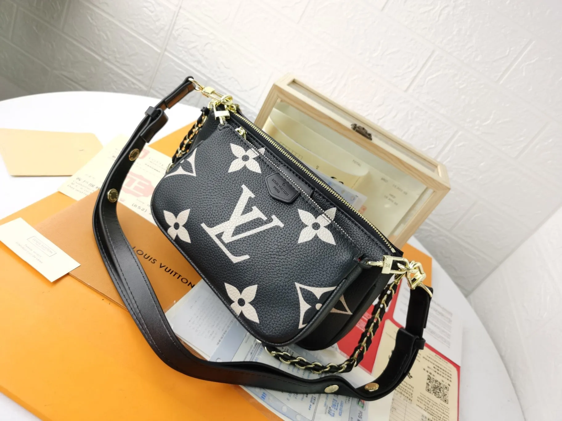 LB688 Multi Pochette Accessoires / 9.8 x 5.7 x 1.8 inches