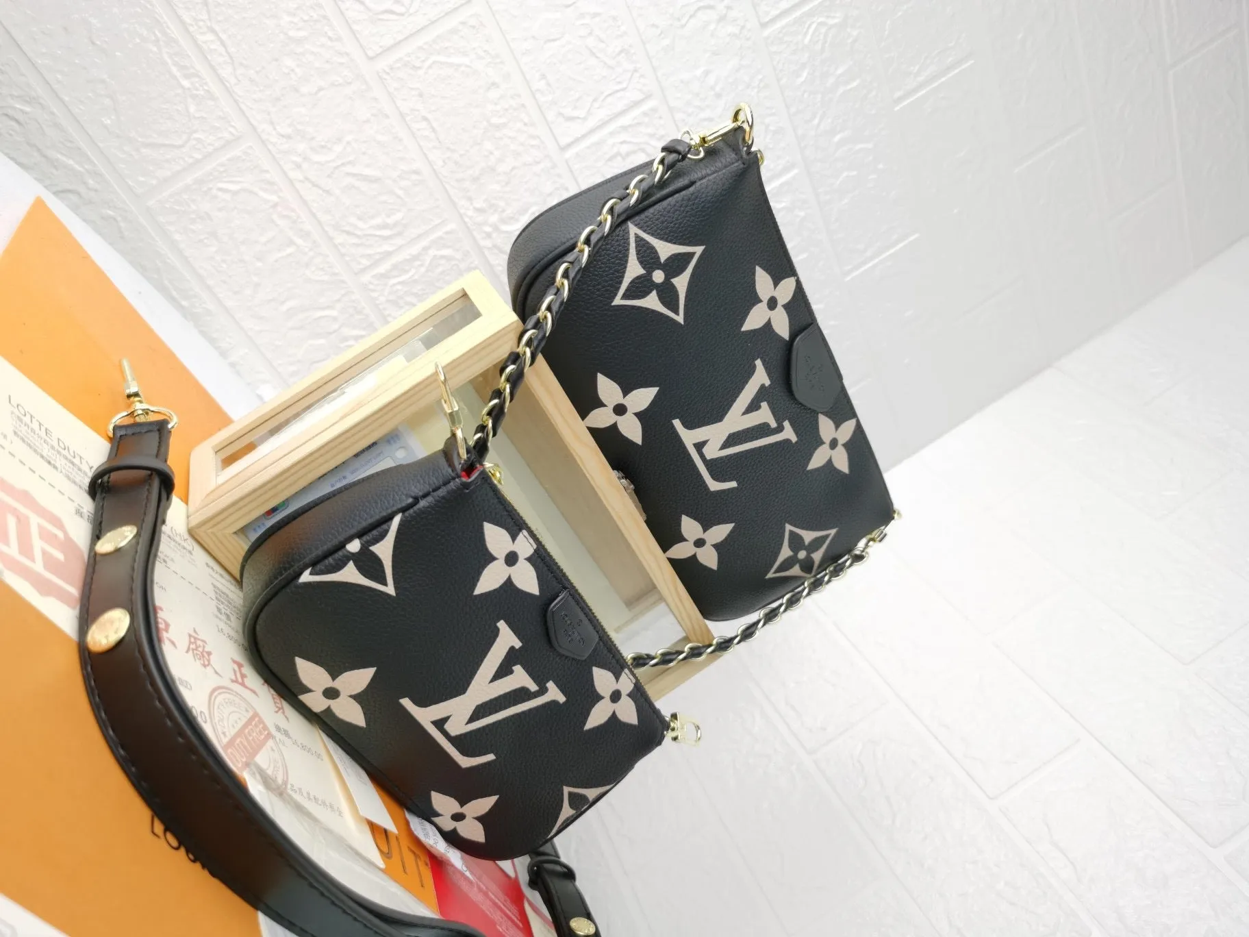 LB688 Multi Pochette Accessoires / 9.8 x 5.7 x 1.8 inches