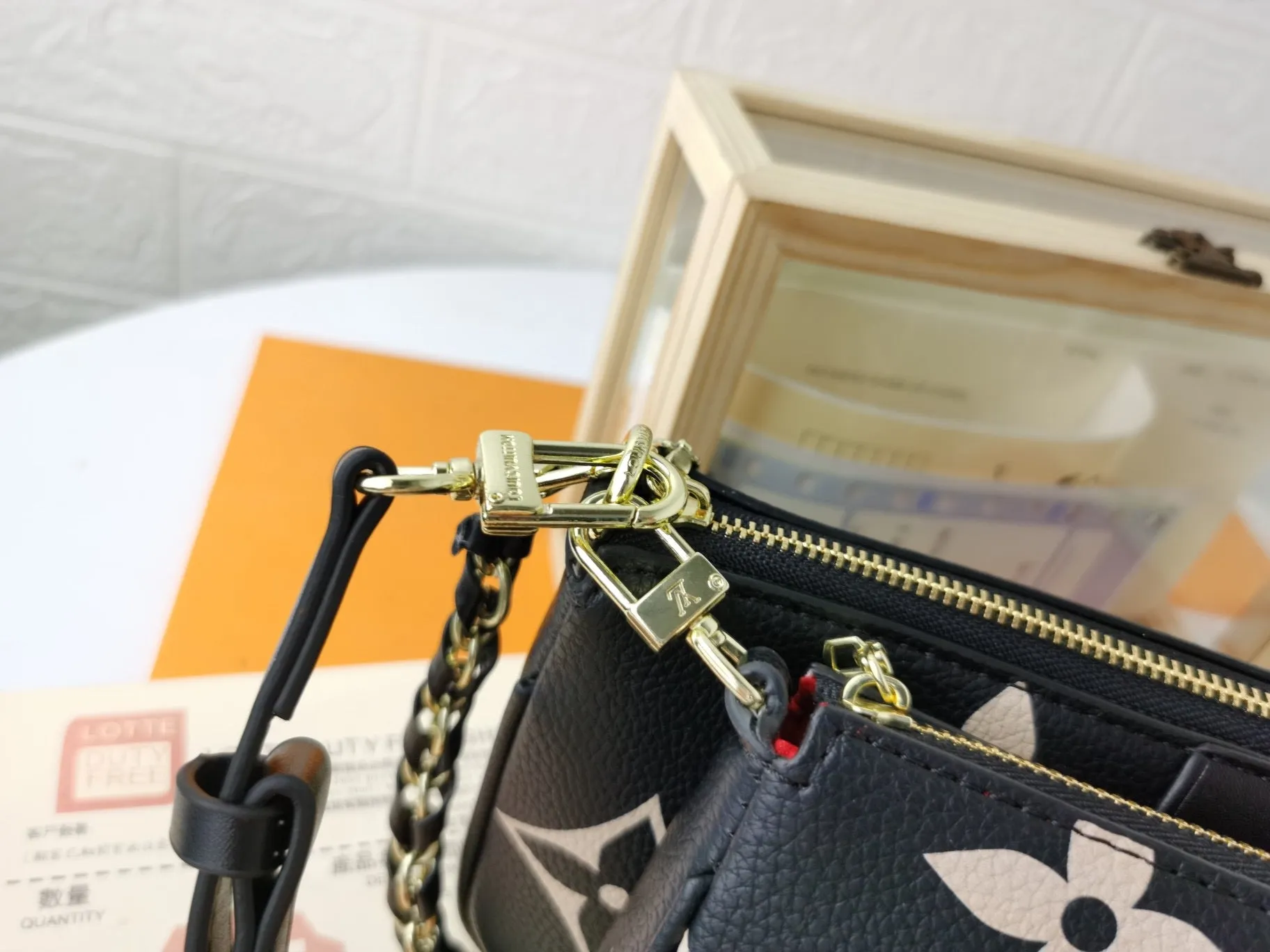LB688 Multi Pochette Accessoires / 9.8 x 5.7 x 1.8 inches