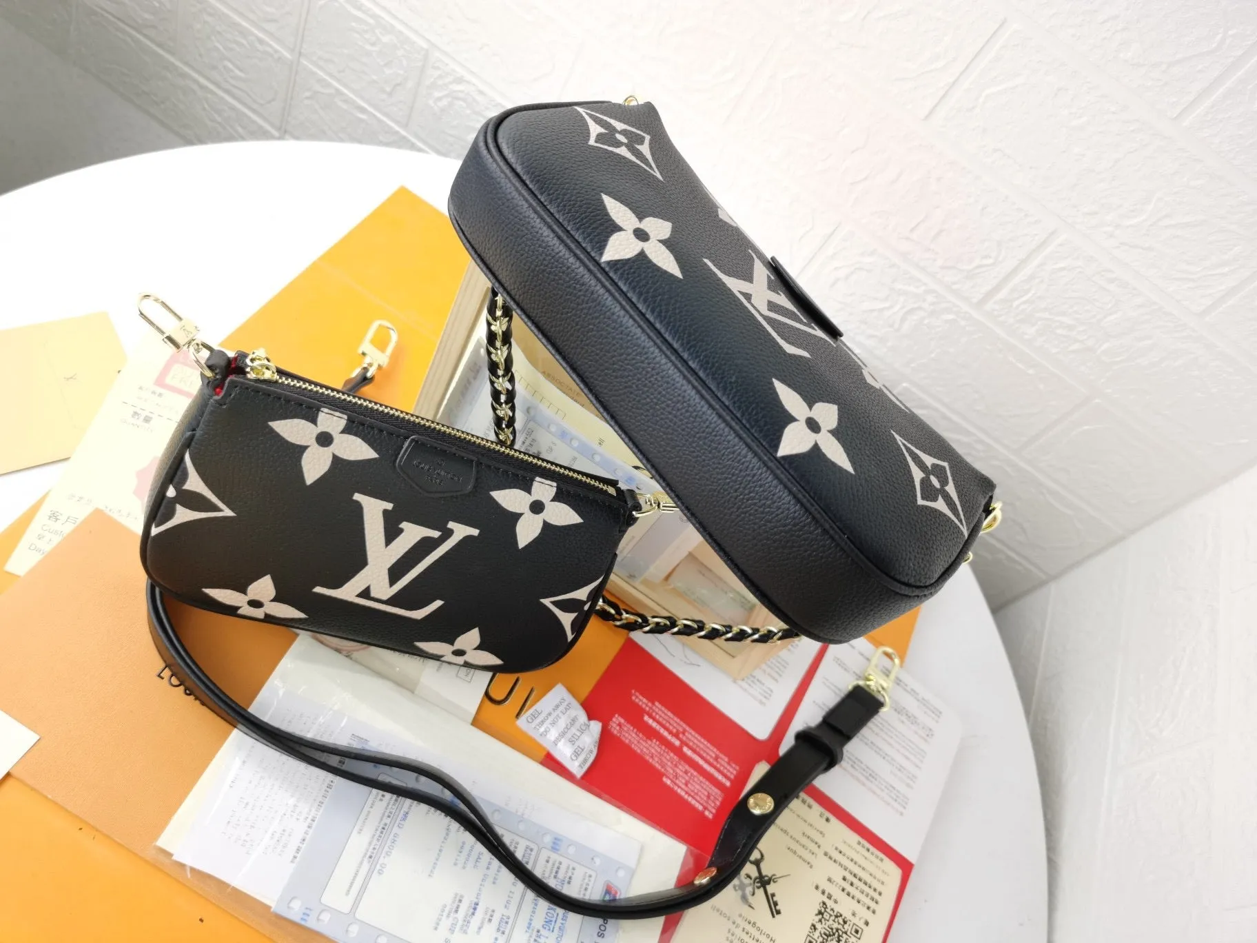 LB688 Multi Pochette Accessoires / 9.8 x 5.7 x 1.8 inches