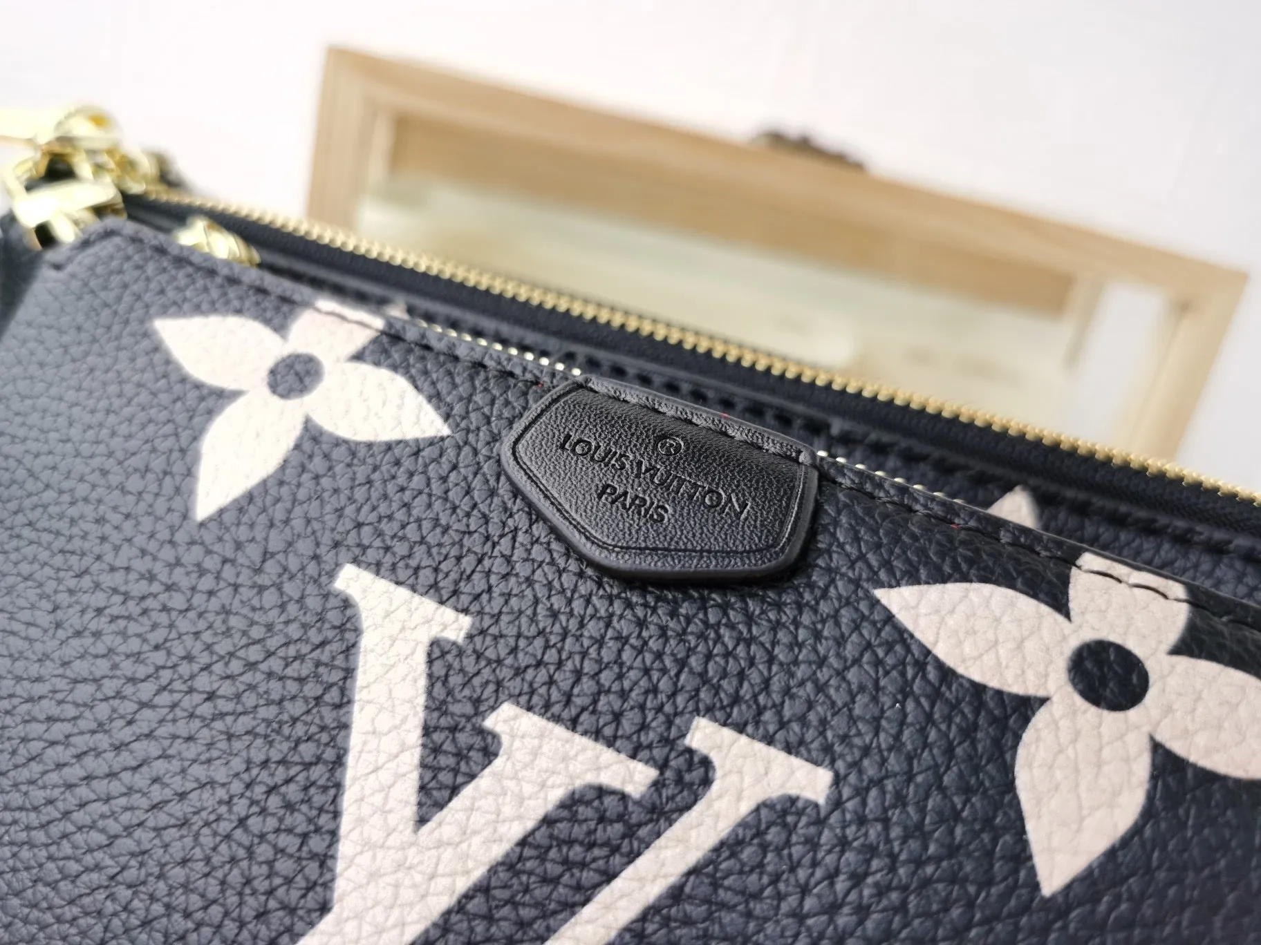 LB688 Multi Pochette Accessoires / 9.8 x 5.7 x 1.8 inches