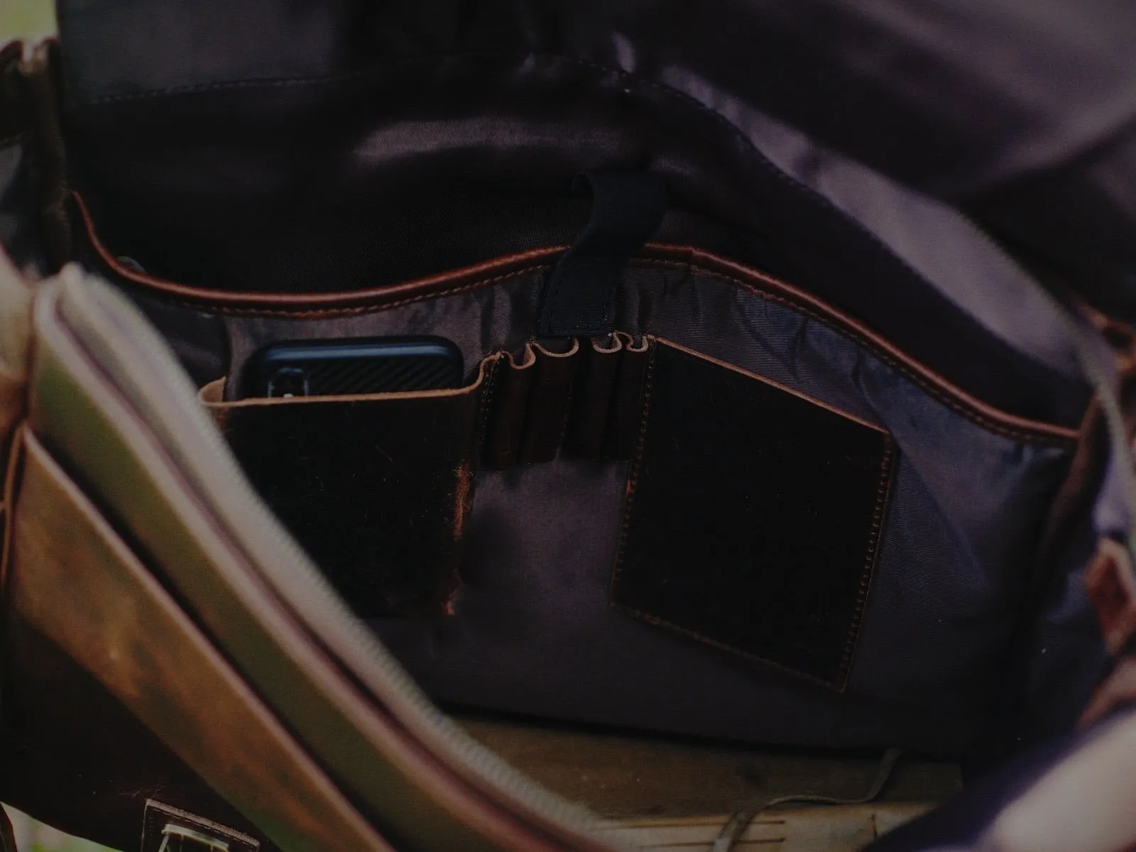 Vintage Gentlemen The “Lewis” Buffalo Leather Messenger Bag