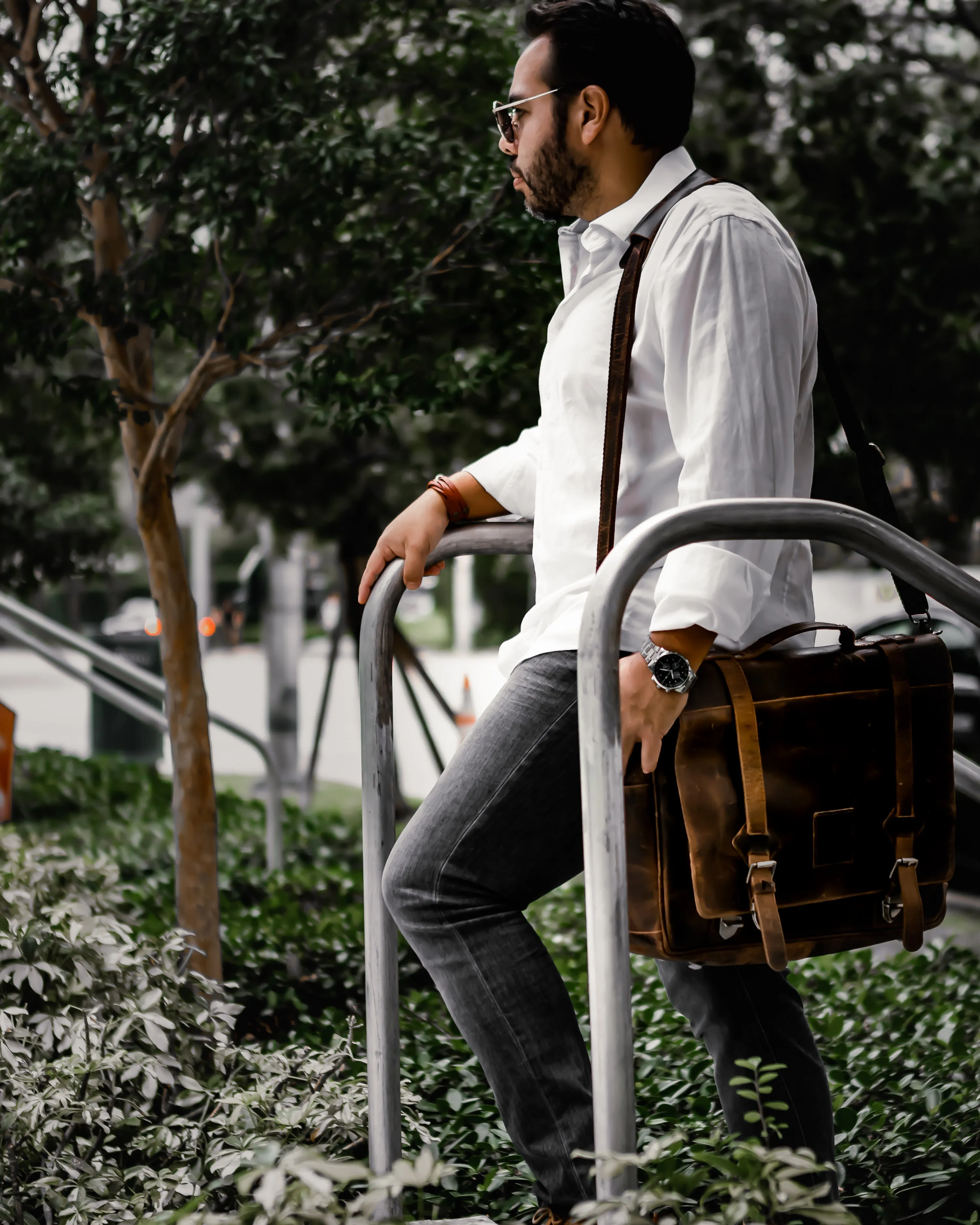 Vintage Gentlemen The “Lewis” Buffalo Leather Messenger Bag