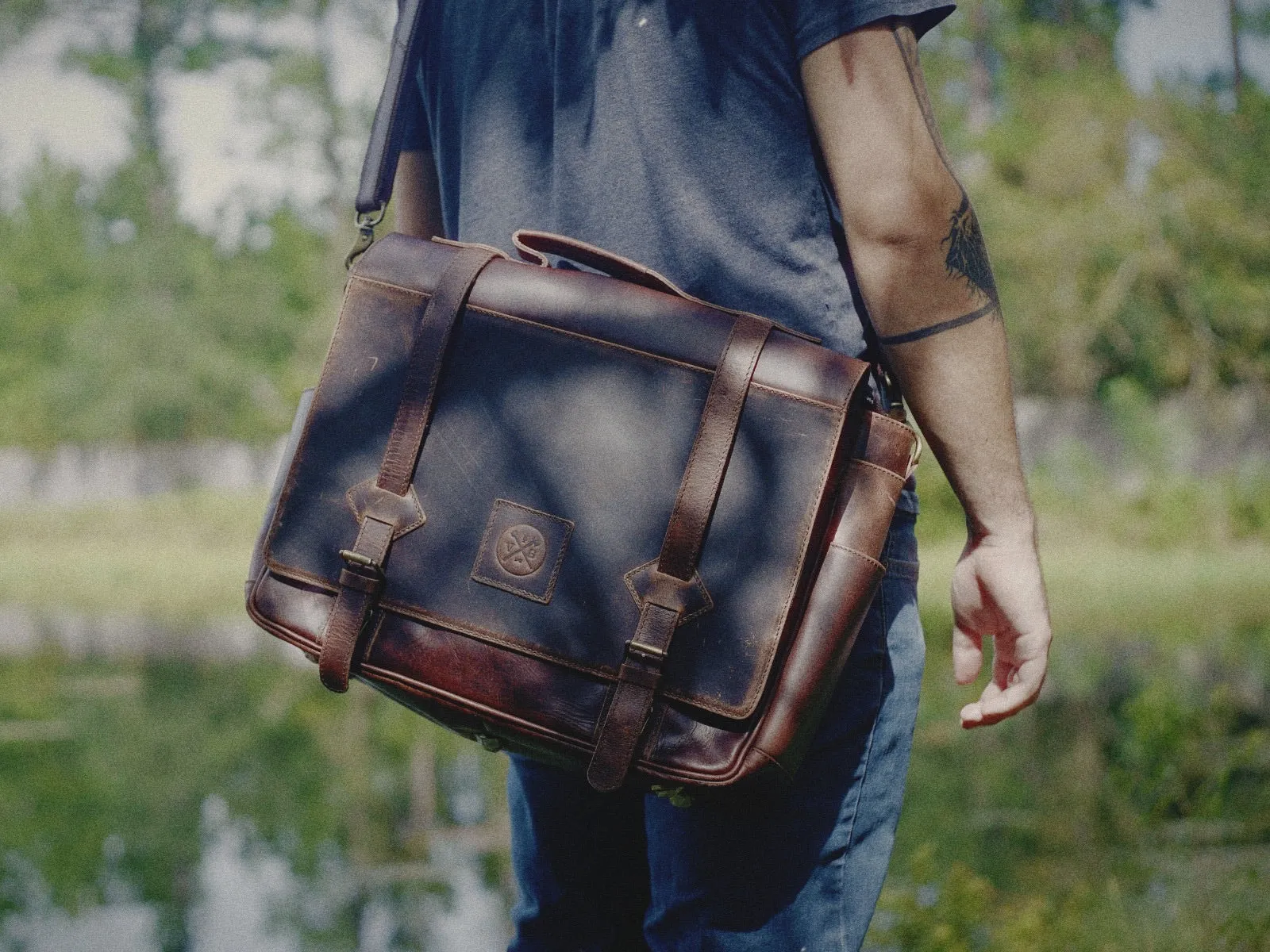 Vintage Gentlemen The “Lewis” Buffalo Leather Messenger Bag